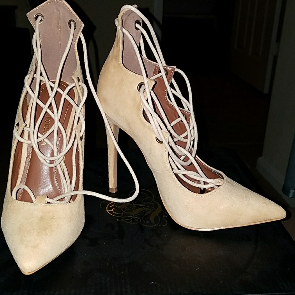 Lace up pumps